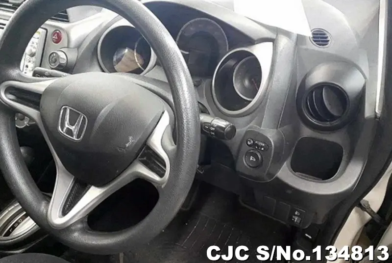 Honda Fit in White for Sale Image 9