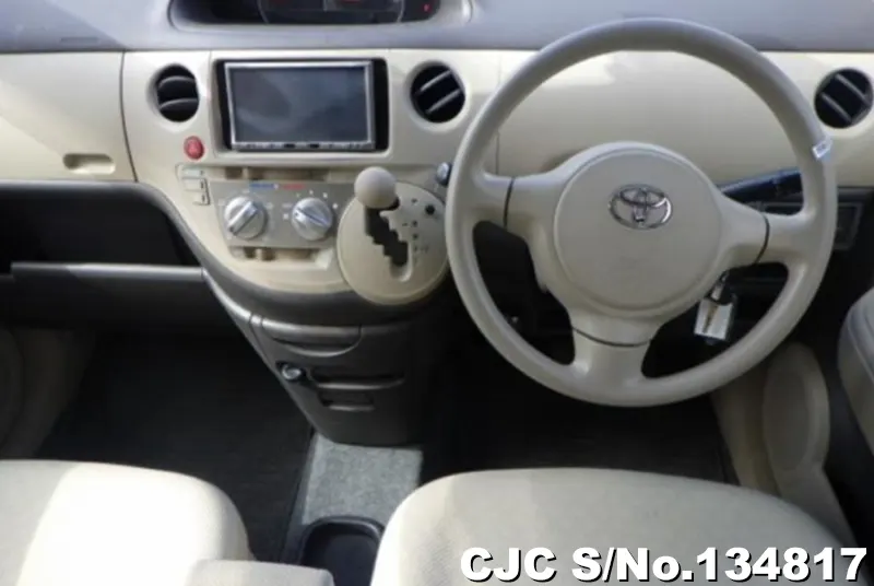 2007 Toyota / Sienta Stock No. 134817