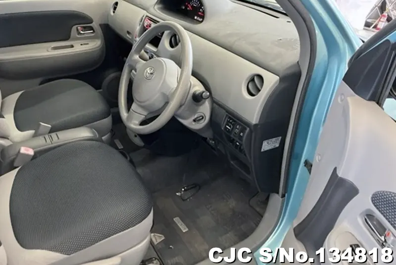 2005 Toyota / Sienta Stock No. 134818