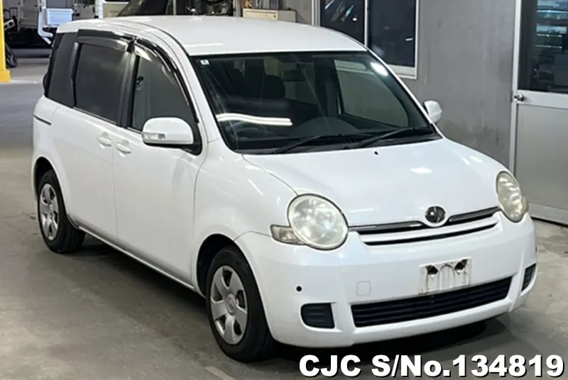 2010 Toyota / Sienta Stock No. 134819
