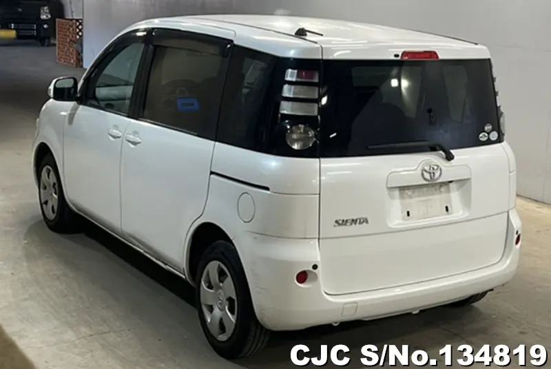 2010 Toyota / Sienta Stock No. 134819