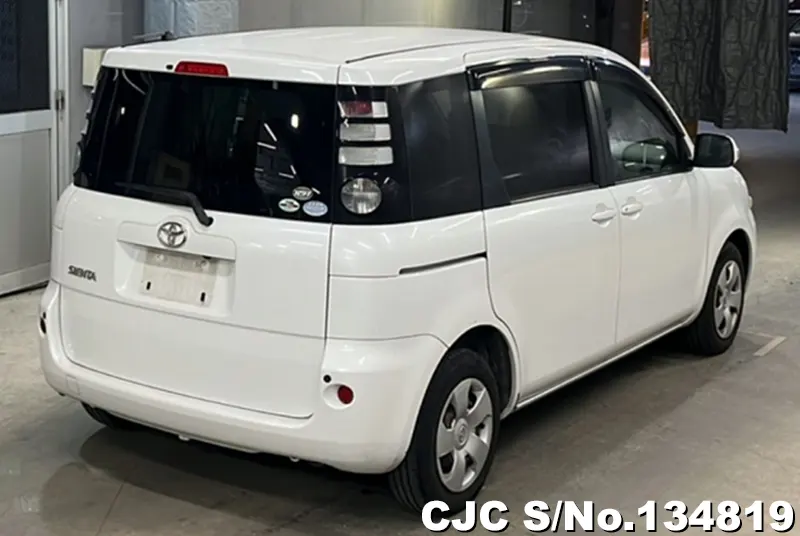 2010 Toyota / Sienta Stock No. 134819