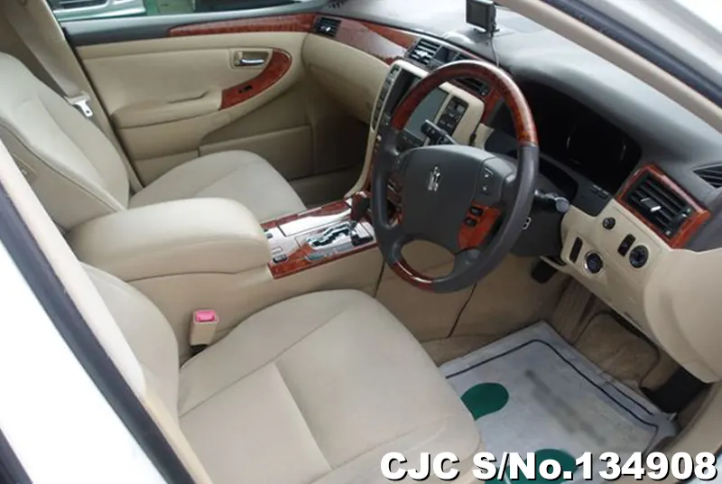 2005 Toyota / Crown Stock No. 134908