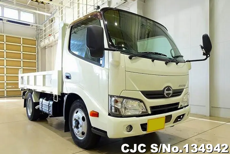 2017 Hino / Dutro Stock No. 134942