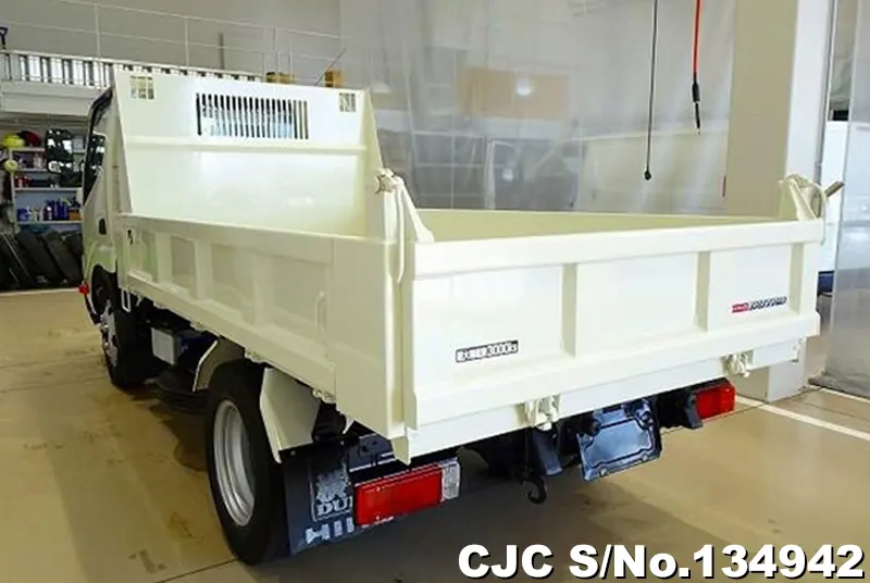2017 Hino / Dutro Stock No. 134942