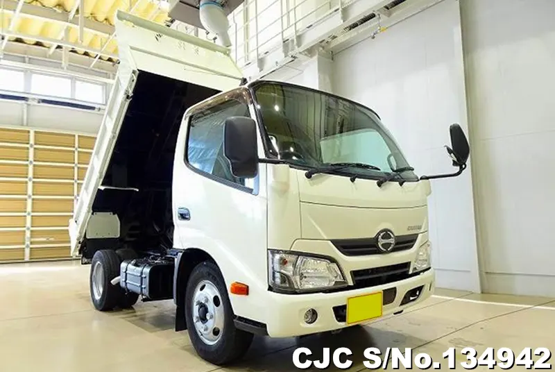2017 Hino / Dutro Stock No. 134942