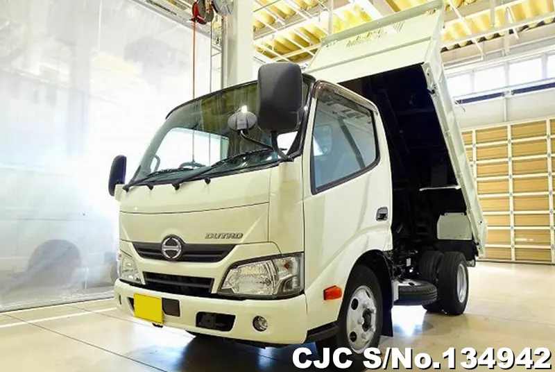 2017 Hino / Dutro Stock No. 134942