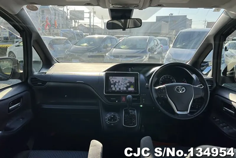 2016 Toyota / Voxy Stock No. 134954
