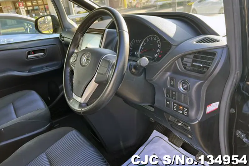 2016 Toyota / Voxy Stock No. 134954