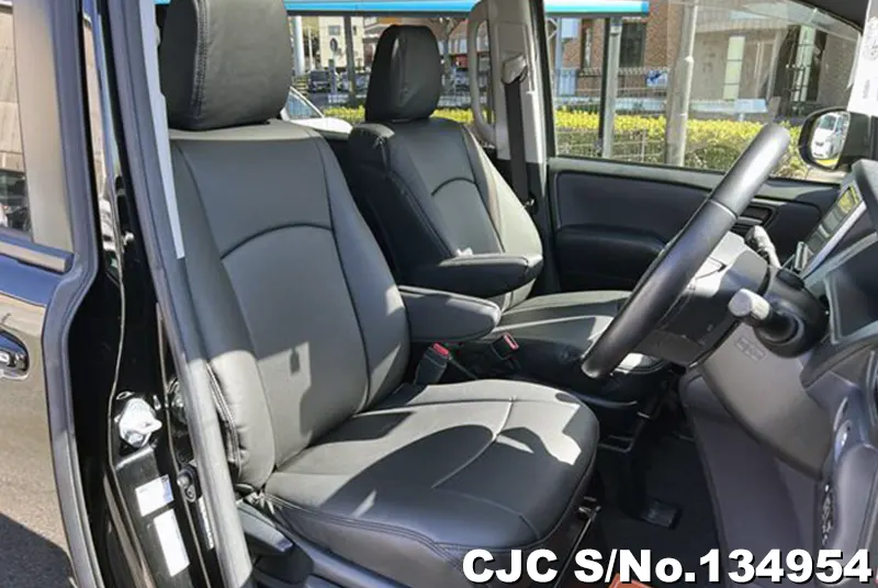 2016 Toyota / Voxy Stock No. 134954