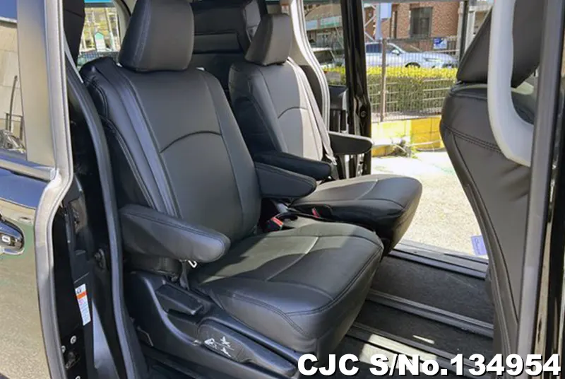2016 Toyota / Voxy Stock No. 134954