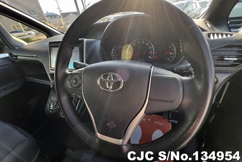 2016 Toyota / Voxy Stock No. 134954