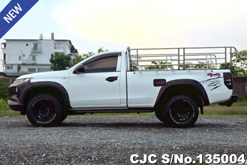 2023 Mitsubishi / Triton Stock No. 135004
