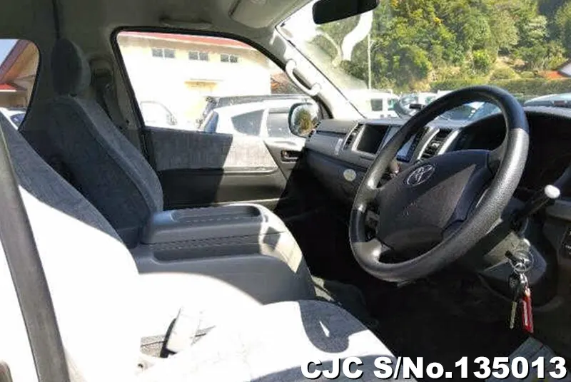 2006 Toyota / Hiace Stock No. 135013