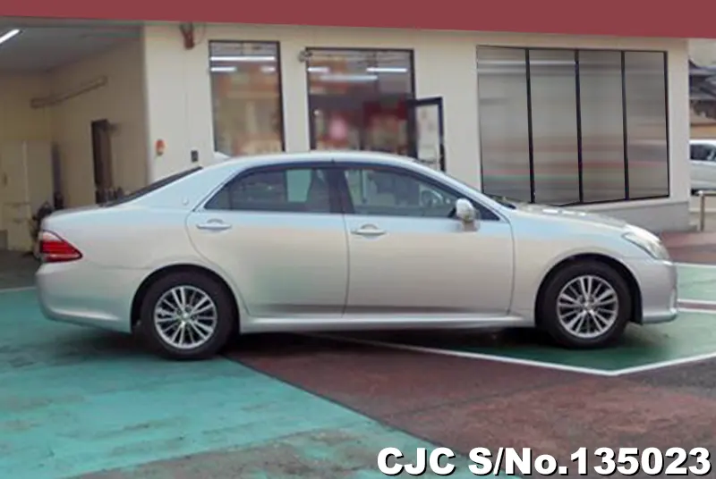 2010 Toyota / Crown Stock No. 135023