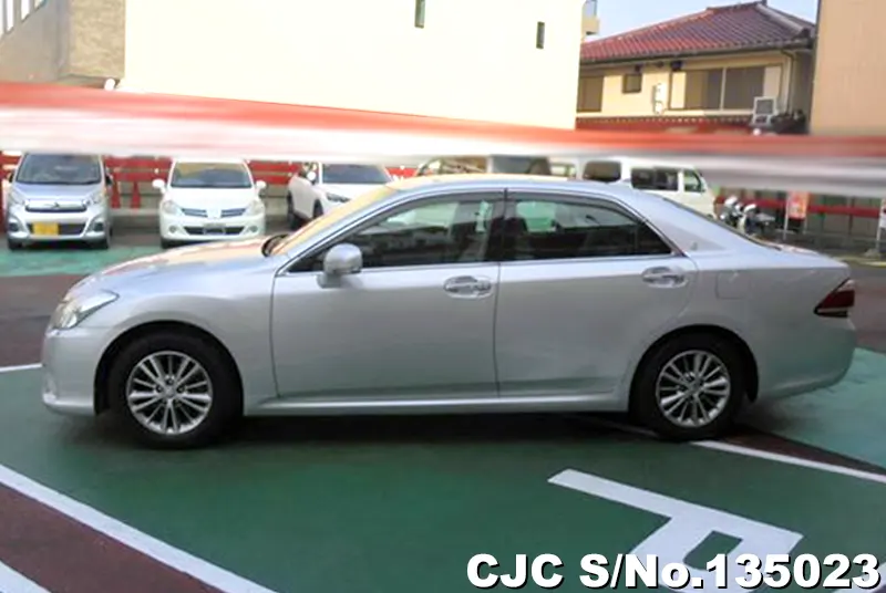 2010 Toyota / Crown Stock No. 135023