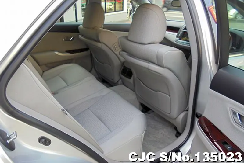 2010 Toyota / Crown Stock No. 135023