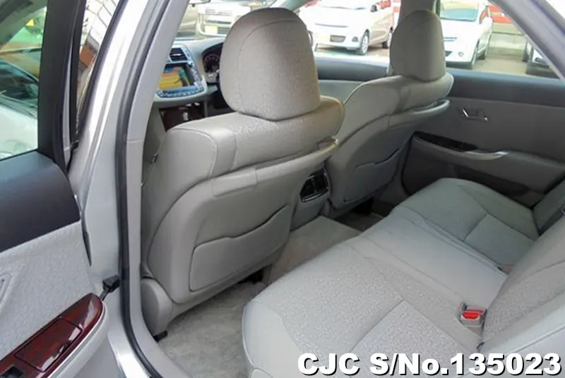 2010 Toyota / Crown Stock No. 135023