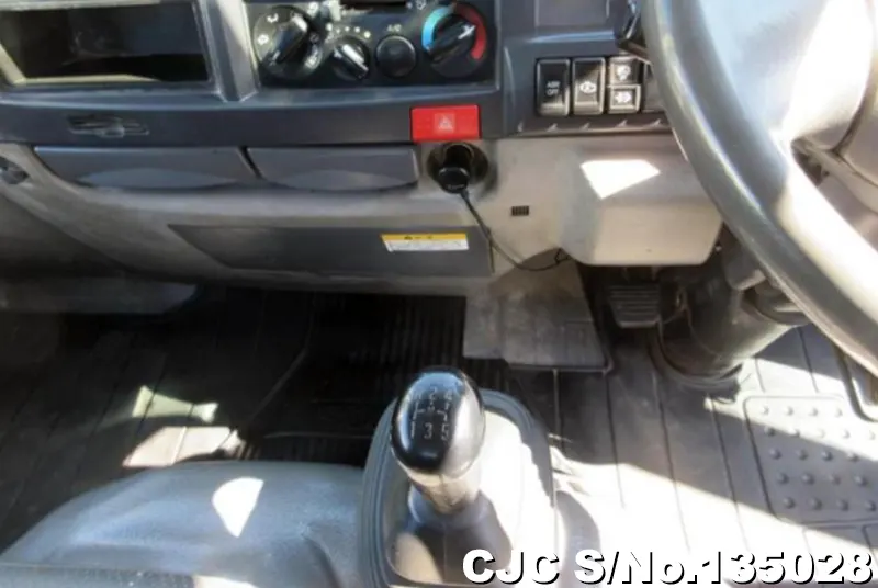 2008 Isuzu / Elf Stock No. 135028