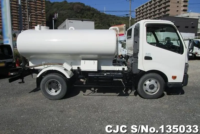 2016 Hino / Dutro Stock No. 135033