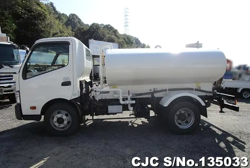 2016 Hino / Dutro Stock No. 135033