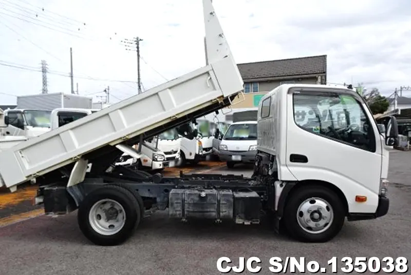 2018 Hino / Dutro Stock No. 135038