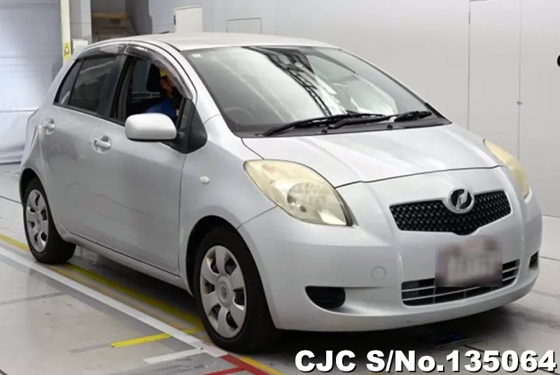 2005 Toyota / Vitz Stock No. 135064