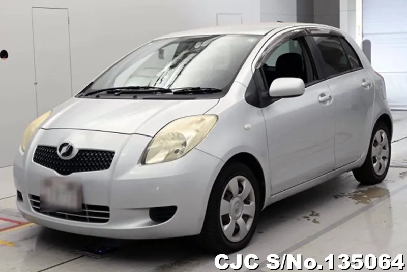 2005 Toyota / Vitz Stock No. 135064