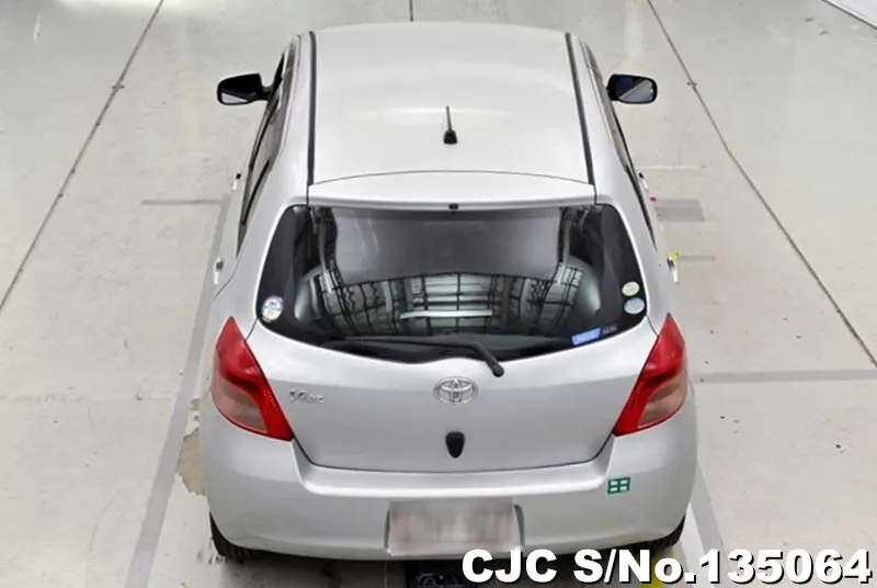 2005 Toyota / Vitz Stock No. 135064
