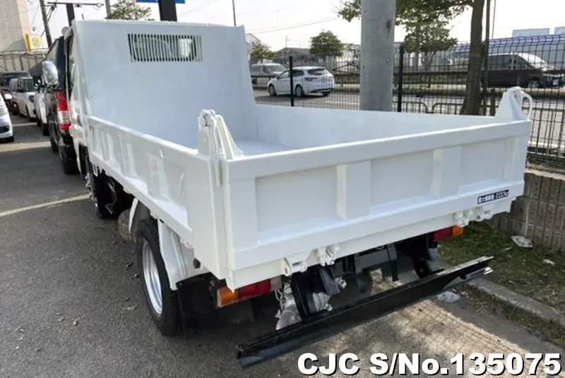 2015 Mitsubishi / Canter Stock No. 135075