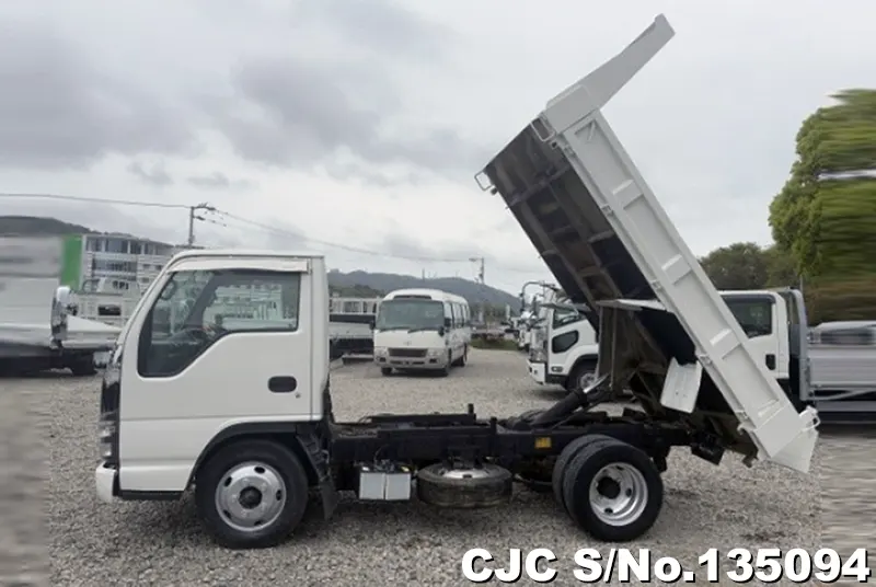2005 Isuzu / Elf Stock No. 135094