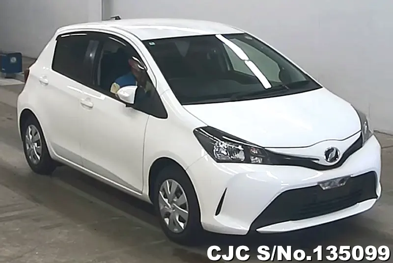 2016 Toyota / Vitz Stock No. 135099
