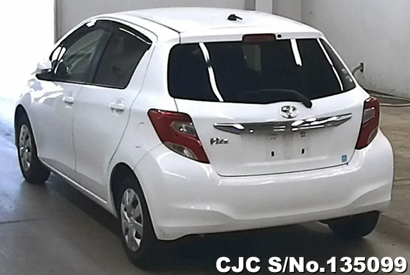 2016 Toyota / Vitz Stock No. 135099