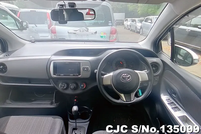 2016 Toyota / Vitz Stock No. 135099