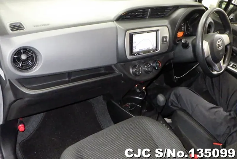 2016 Toyota / Vitz Stock No. 135099