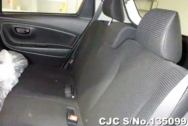 2016 Toyota / Vitz Stock No. 135099