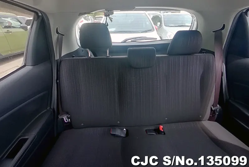 2016 Toyota / Vitz Stock No. 135099