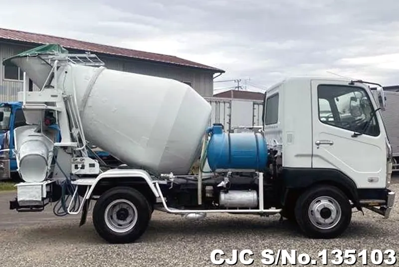 2005 Mitsubishi / Fuso Stock No. 135103