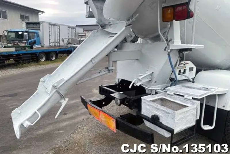 2005 Mitsubishi / Fuso Stock No. 135103