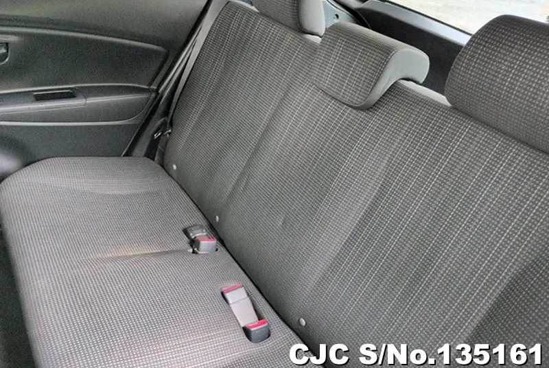 2016 Toyota / Vitz Stock No. 135161