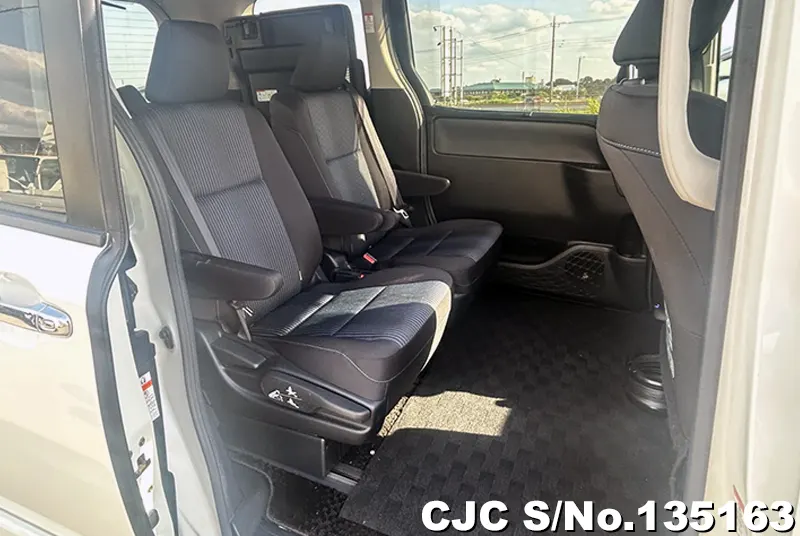 2016 Toyota / Voxy Stock No. 135163