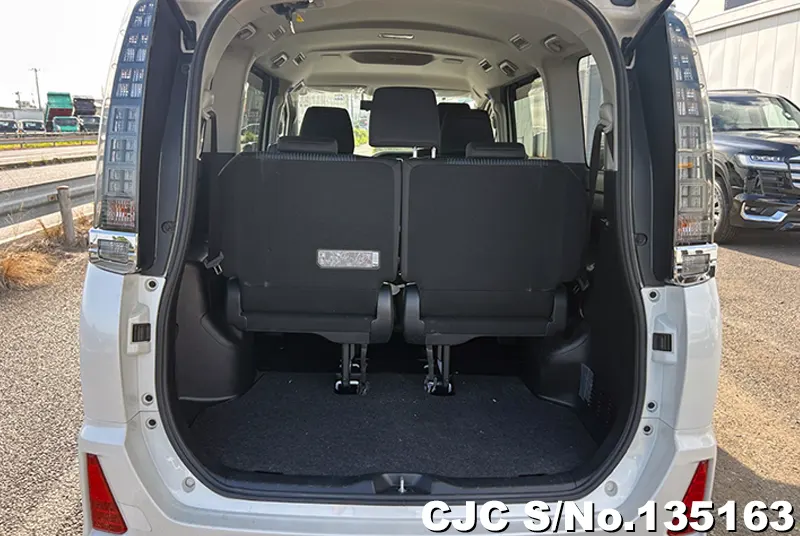 2016 Toyota / Voxy Stock No. 135163