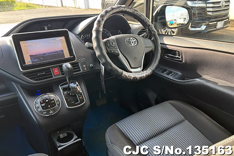 2016 Toyota / Voxy Stock No. 135163