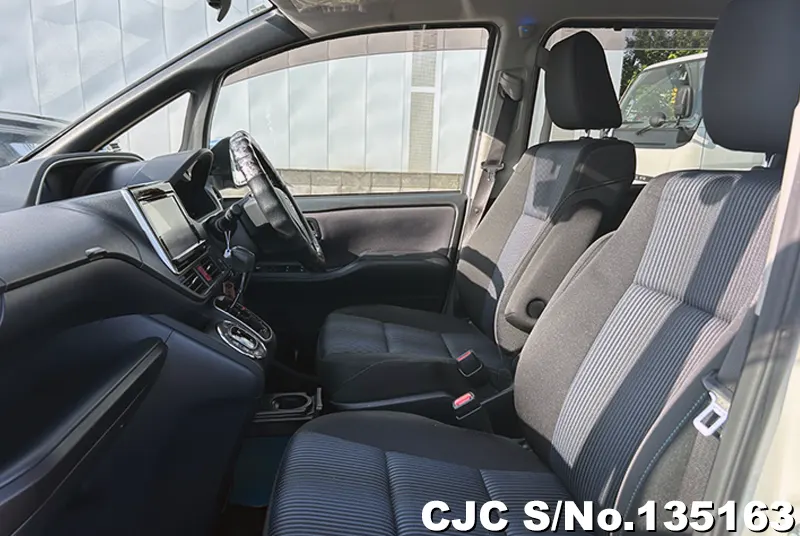 2016 Toyota / Voxy Stock No. 135163