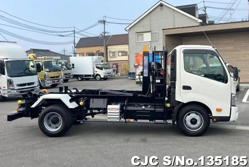 2025 Hino / Dutro Stock No. 135185