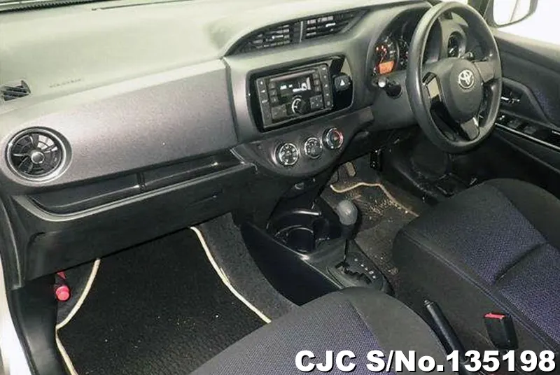 2016 Toyota / Vitz Stock No. 135198