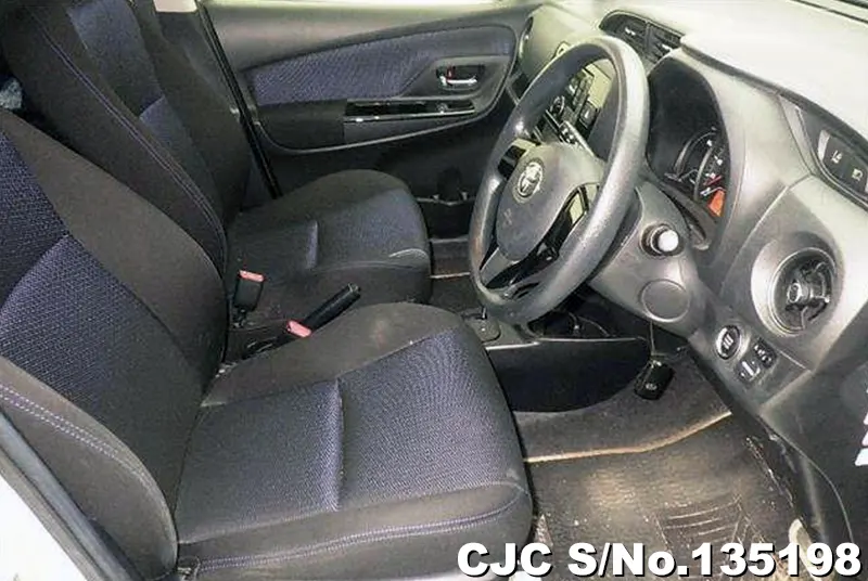 2016 Toyota / Vitz Stock No. 135198