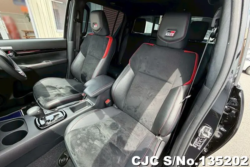 2024 Toyota / Hilux Stock No. 135202