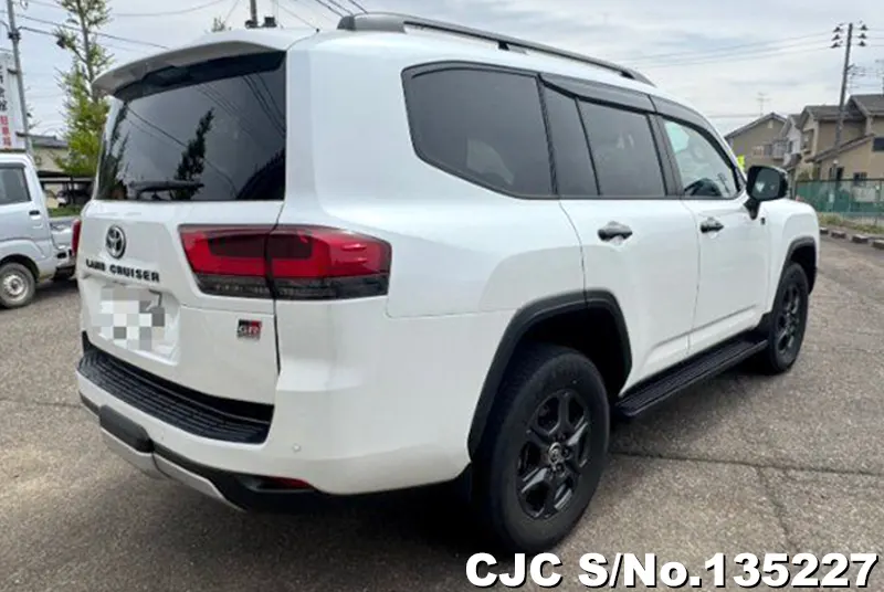 2024 Toyota / Land Cruiser Stock No. 135227