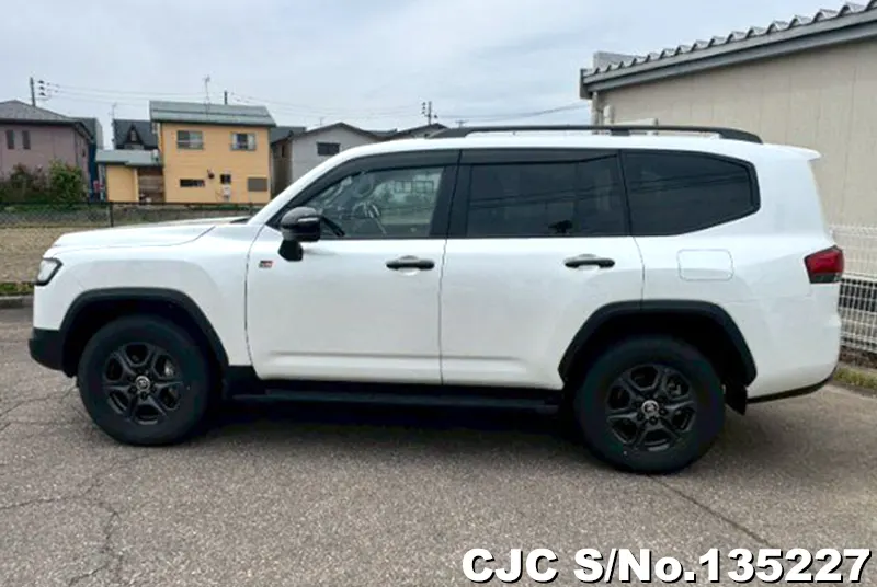 2024 Toyota / Land Cruiser Stock No. 135227
